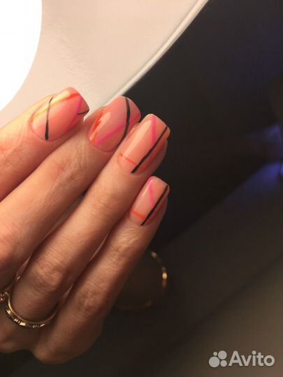 Маникюр с покрытием лаком