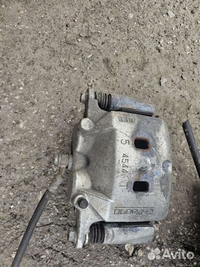 Суппорт передний правый Nissan X-Trail T32