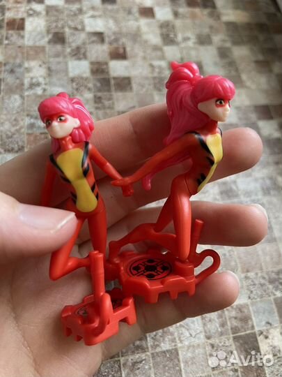 Фигурка из киндера леди баг