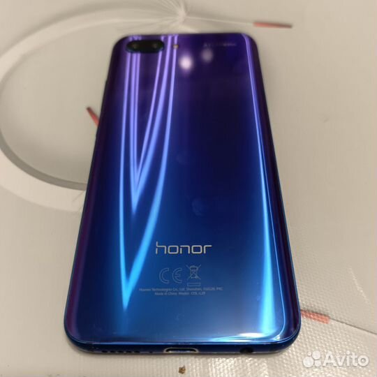 Телефон Honor 10