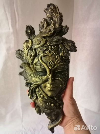 Декоративная Венецианская маска на стену