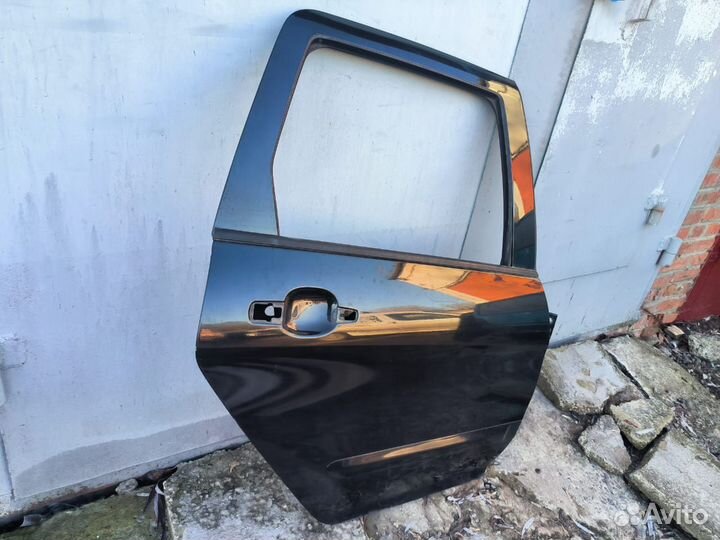 Задняя правая дверь Peugeot 308 SW универсал