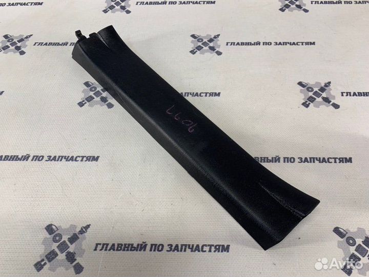 Накладка на порог задняя правая Toyota Harrier