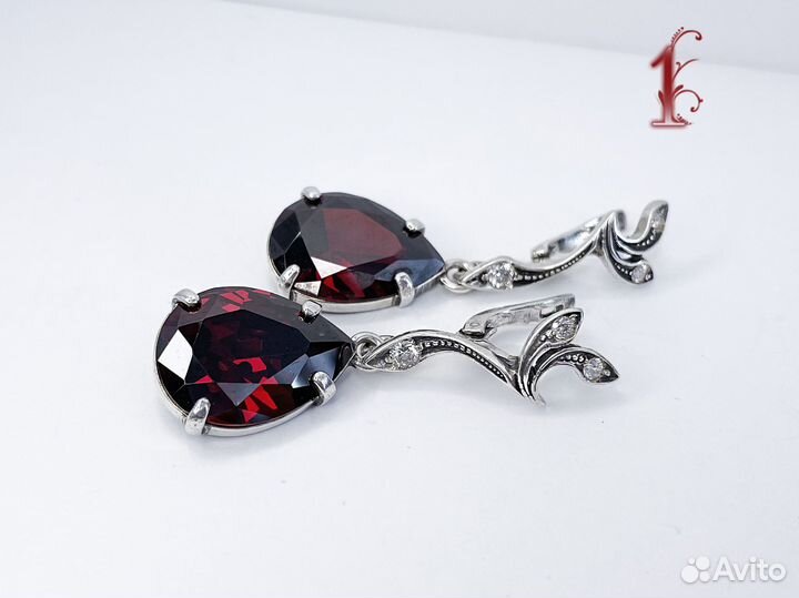 Серебряные серьги с гранатом