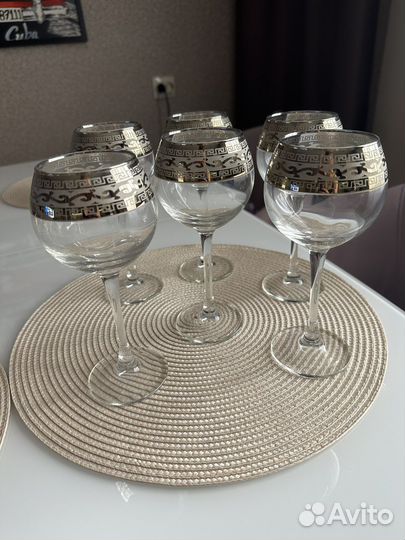 Набор бокалов и рюмок