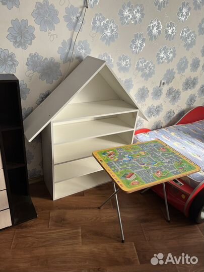 Стеллаж для игрушек + стол