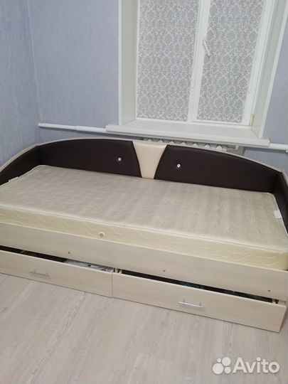 Продам кровать с матрасом