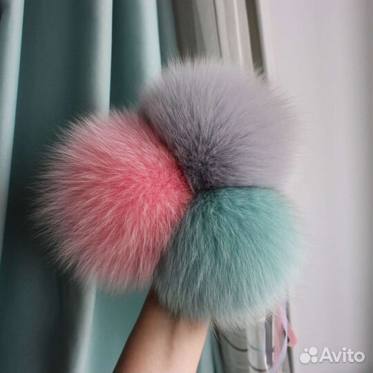 Помпон из меха финского песца цветной