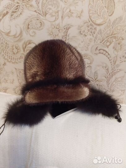 Женские меховые шапки