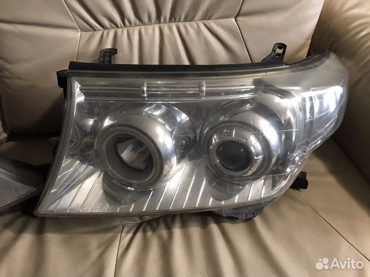 Фары на Land Cruiser 200