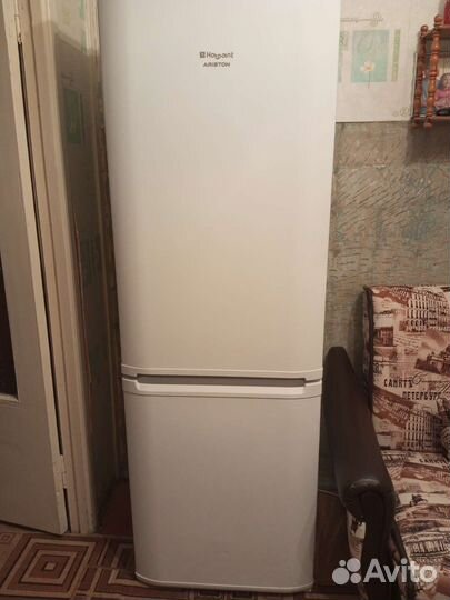 Холодильник Hotpoint-Ariston