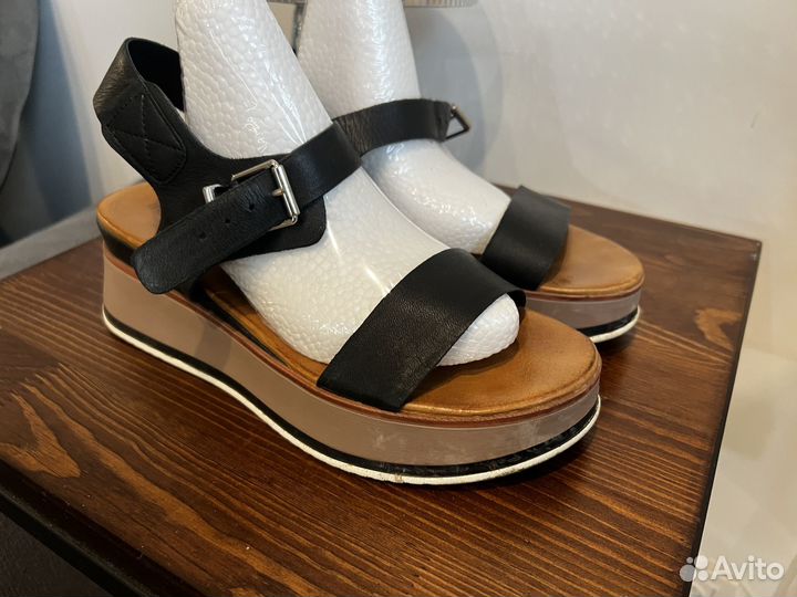 Сандалии на высокой подошве 40 размер