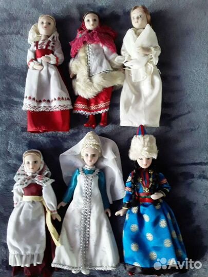 Кукла фарфоровая