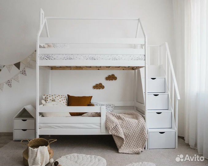 Кровать двухъярусная