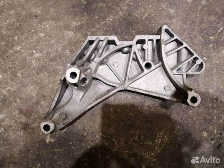 Кронштейн Двигателя Пассат Б6 Б7 Тигуан