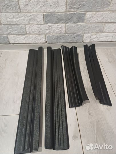 Накладки на пороги дверей лада веста (LADA Vesta)