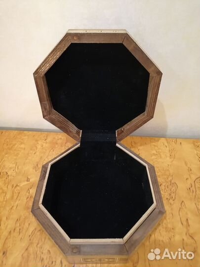 Шкатулка резная деревянная