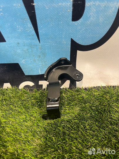 Кронштейн (крепление) Ford Explorer 6 U625 2020