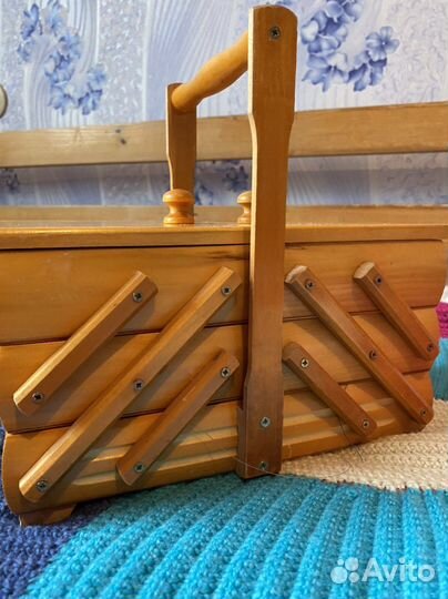 Старинная деревянная швейная шкатулка