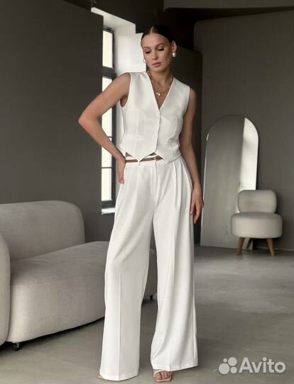 Брючный костюм женский с желетом