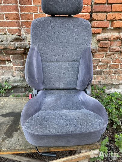 Передние сиденья Kia Spectra