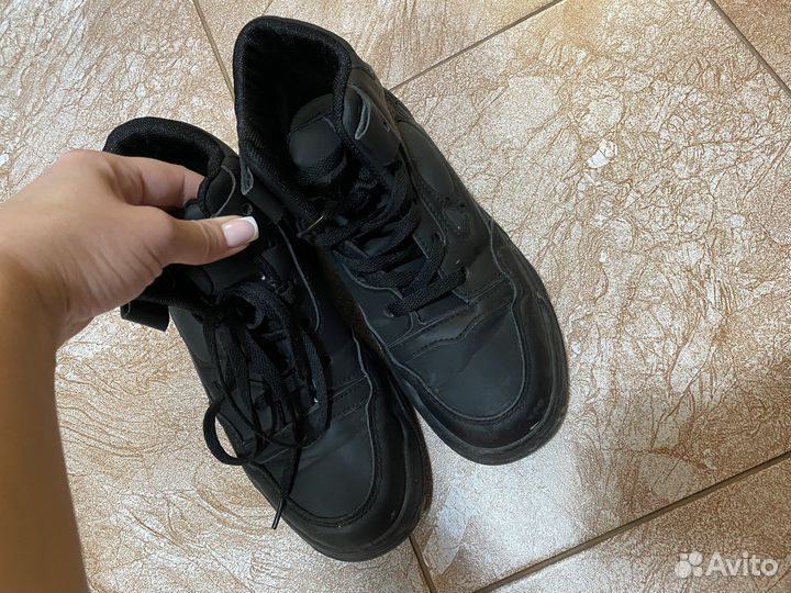 Кроссовки женские