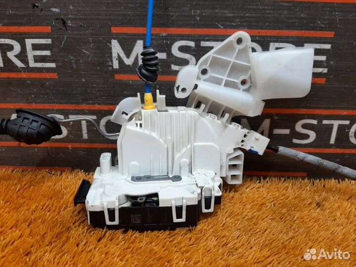 Замок двери передний правый Mercedes-Benz E-Class