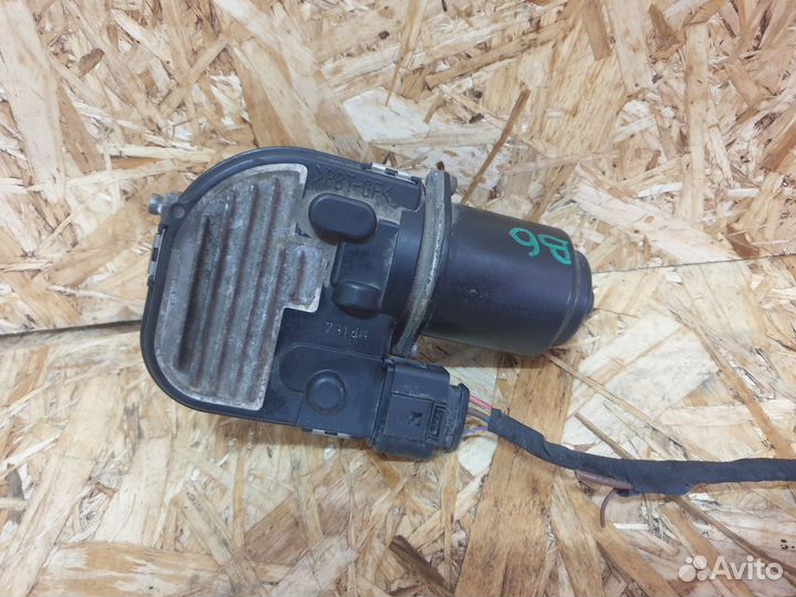 Моторчик стеклоочистителя передний VW Passat 6