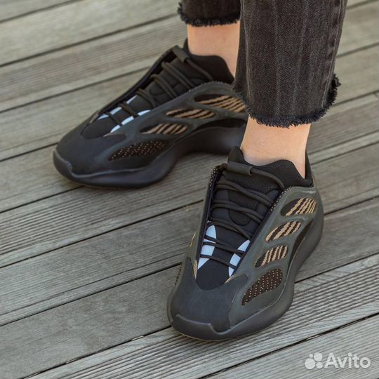 Кроссовки adidas yeezy boost 700 v3