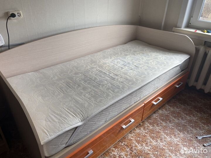 Кровать с ящиками