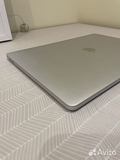 Apple MacBook Pro 15 2017 16GB intel core i7