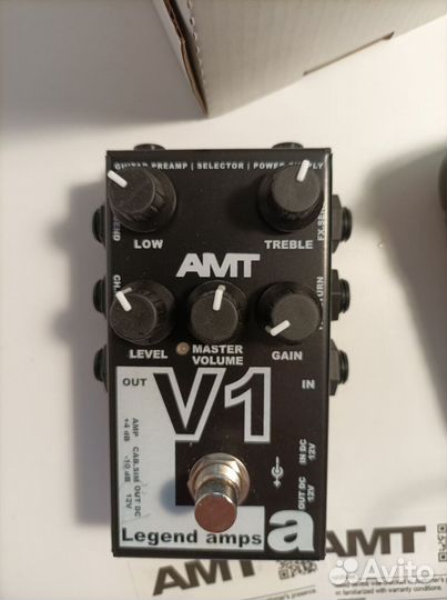 AMT V1 - одноканальный гитарный предусилитель