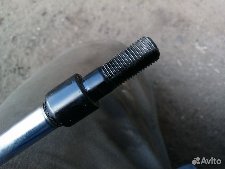 Амортизатор передний Toyota Altezza Mark 2 Chaser