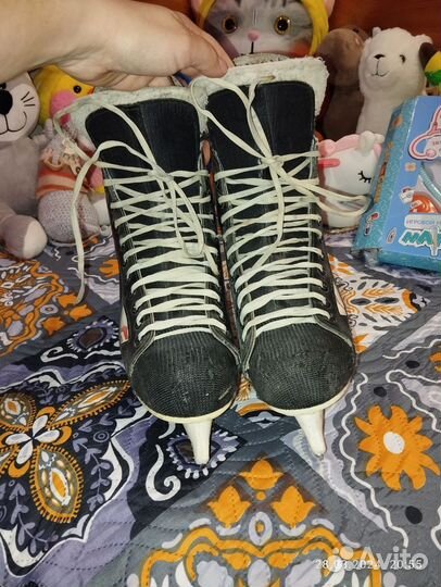 Хоккейные коньки