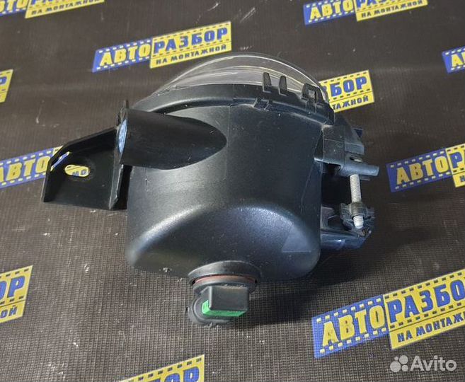 Фара противотуманная левая BMW 3-Series (E90)