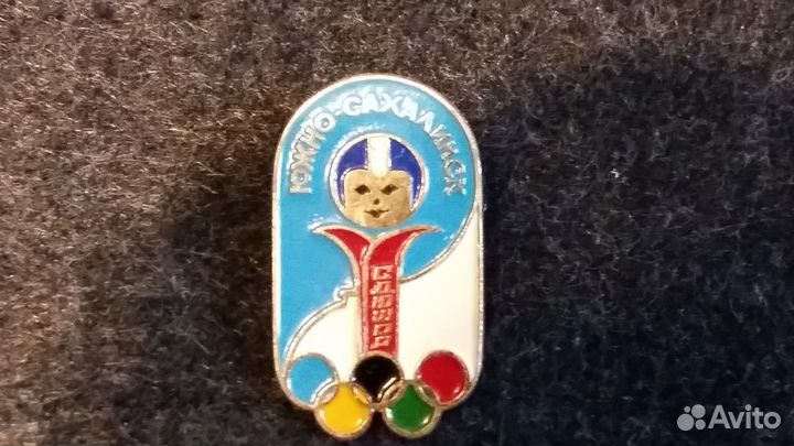Продаются значки спортивной тематики