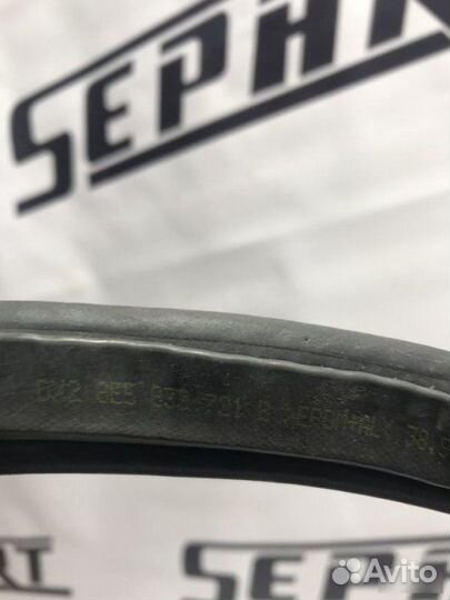 Уплотнитель двери левый Audi A4 B7