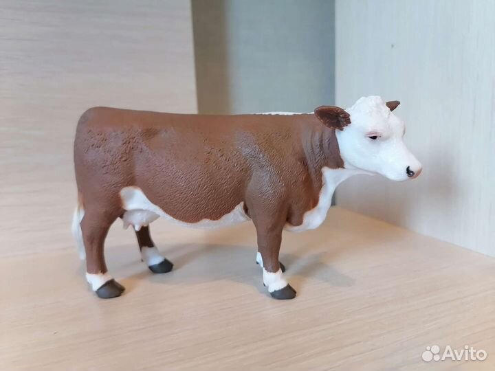 Фигурка коровы новая