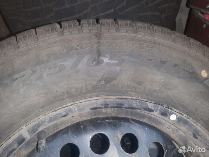 Pirelli Ice Zero 215/65 R16 102T