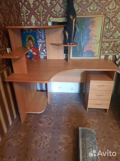 Компьютерный стол