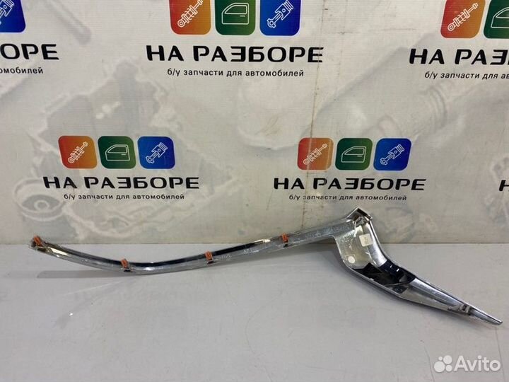 Накладка на решетку радиатора левая Toyota Land