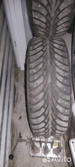 Sava Eskimo Stud 215/55 R17 94T