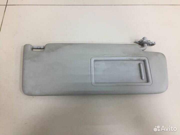 Козырек солнцезащитный внутри Skoda Rapid 2012-202