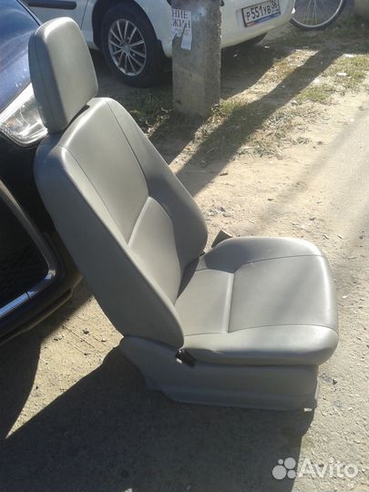 Продам сиденье пассажирское Volkswagen Crafter