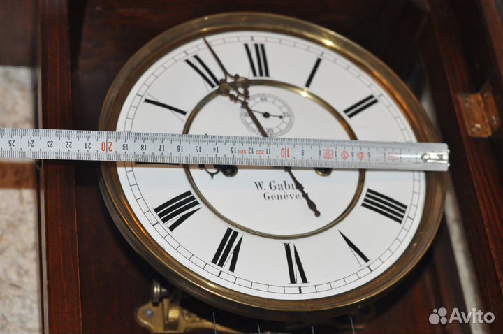 Старинные жильные настенные часы W. Gabus Geneva