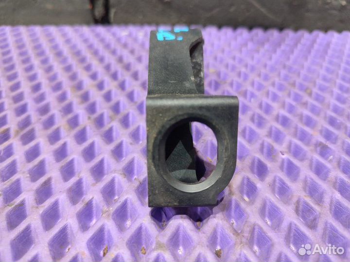 Кронштейн радиатора передний правый Nissan X-Trail