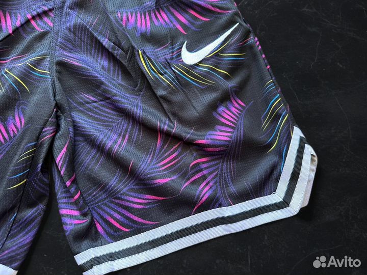 Шорты Nike фиолетовые