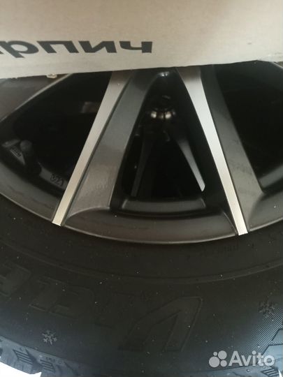 Продам зимнюю резину 225/65 R17 на дисках