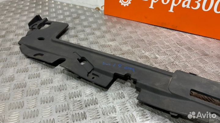 Накладка замка капота Toyota Auris