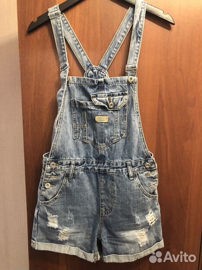 Джинсовые шорты-комбинезон